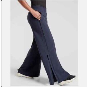 Athleta Metropolis Wide Leg Pant Women’s size 6T in Navy Blue